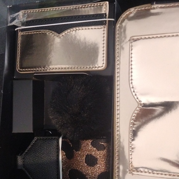 No boundaries Camara crossbody bag and card holder w\strap nwt - Picture 3 of 7